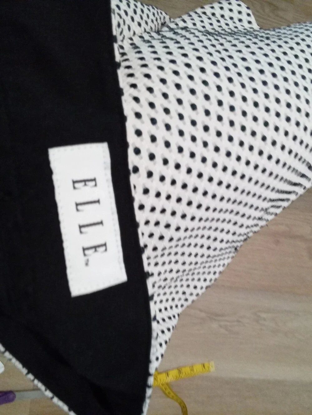 Elle Size 6 Women's White with Black Polka Dots Scallop Hem Dress Shorts